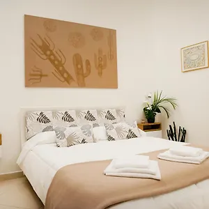 https://house-domusella.it-romehotels.com